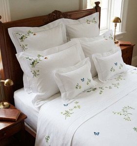 Parures de lit en coton satiné brodées à la main, motif Jardin Élégant, 100% coton, housse de couette et taies d'oreiller pour la maison, l'hôtel et les mariages - Product Image 1