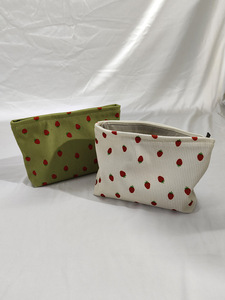 Pochette de maquillage haut de gamme en velours côtelé avec motif fruitier et détails de couture, organiseur cosmétique grande capacité, étui à lèvres - Product Image 6