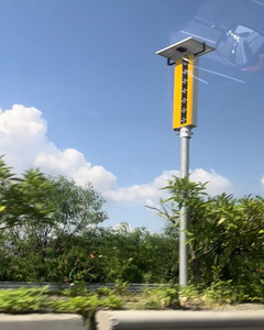 Luz de borde de advertencia de lámpara de contorno de flash síncrono recargable con energía solar de fábrica - Product Image 6