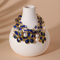 Bracelet Rétro Français à 3 Brins de Perles de Lapis Lazuli, Perle d'Eau Douce et Breloque Fleur, Fermoir Filigrane Plaqué Or, Bijou de Luxe