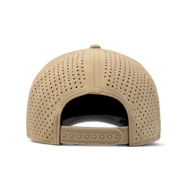 Casquette de baseball personnalisée en gros à 5 panneaux avec logo en caoutchouc PVC et cordon, casquette perforée imperméable découpée au laser, casquette de sport haute performance Gorras
