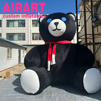 Décoration de rue de Noël : Mascotte géante en peluche pour installation artistique et décoration de lieux