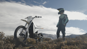 Moto tout-terrain électrique Y-Volt 97V 45Ah, adaptée aux adultes de 18 à 55 ans, pour les aventures en plein air - Product Image 2