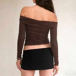 T-shirt sexy à épaules dénudées de style français pour femmes, coupe ajustée, couleur unie, avec bouton en métal pour les fêtes, le travail, le port quotidien - Product Image 5