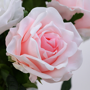 Rosa Artificiale Realistica a Stelo Singolo 44cm <span class=keywords><strong>con</strong></span> Foglie Realistiche per Bouquet da Sposa, <span class=keywords><strong>Vaso</strong></span> da Casa, Decorazione Tavolo e Feste - Product Image 4