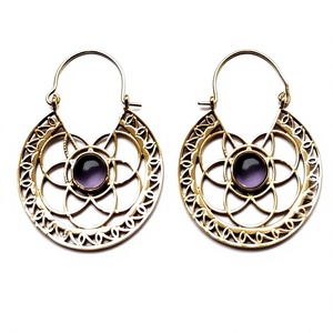 Boucles d'oreilles créoles en laiton couleur or, style bohème tribal indien, avec améthyste, bijoux tendance pour femme, pour anniversaires et occasions spéciales - Product Image 3