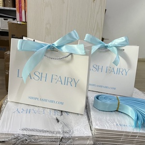 Bolsas de Regalo de Papel Pequeñas con Asas, Personalizadas, Coloridas, con Logotipo Impreso y Cinta Decorativa - Product Image 4