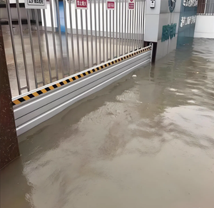 ประตูกั้นน้ำอลูมิเนียมอัลลอยด์แบบกำหนดเองได้ พร้อมความสูง 20 40 60 ซม. ผลิตภัณฑ์ป้องกันน้ำท่วมเพื่อความปลอดภัย - Product Image 4