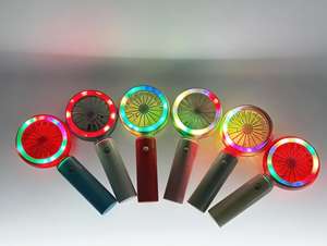 Ventilador de Mano Personalizado al por Mayor Directo de Fábrica en Oferta con 7 Luces de Colores - Product Image 2