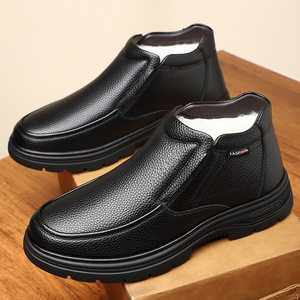 Botas de nieve de cuero con forro polar cálido para hombre, color negro, con suela gruesa antideslizante, impermeables, informales, para personas de mediana edad. - Product Image 1