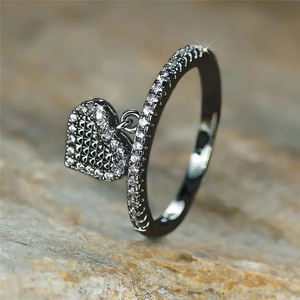 Anello con Ciondolo a Forma di Cuore, Design Creativo per Donne - Product Image 3