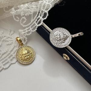 Colgante de Plata Pura S925 con Diseño de Dios de la Riqueza, Estilo Chino Moderno, Diseño de Nicho con Temperamento Simple y Lujoso - Product Image 1