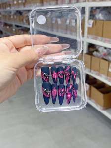 Uñas Postizas de Lujo SHUANGYU, Color <span class=keywords><strong>Rosa</strong></span>, ABS, Hechas a Mano, Diseño de Ataúd Largo, Cobertura Completa, con Brillantina Plateada y Pedrería, Estilo Stiletto Suave - Product Image 6