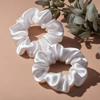 Charmeuse de mûrier pur vente en gros de chouchous en soie de 19cm avec logo personnalisé chouchous pour cheveux en soie en vrac étiquette avec logo personnalisé