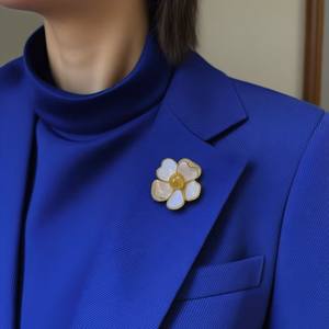 Broche de Perlas Doradas de Nanyang con Perlas Naturales y Piedras Preciosas, Nuevo Estilo Chino, Broches con Forma de Flor - Product Image 2