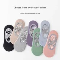Yoga & Pilates Chaussettes de sol de fitness d'intérieur Sangle croisée en silicone antidérapante Techniques tricotées antibactériennes Exercice à domicile pour le printemps