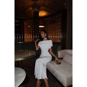 Vestido de Noche Blanco Básico con Detalle de Volantes - Product Image 1