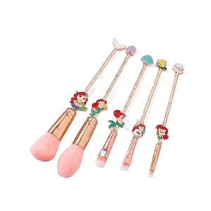 5 pezzi Set di pennelli per il trucco da principessa sirena con manico in metallo oro rosa adorabile Kit di etichettatura della sirenetta - Product Image 6