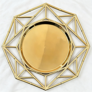 Plato de presentación de plástico con diseño de última generación, de lujo, dorado, con forma de coral y superficie martillada, para eventos y bodas, en venta. - Product Image 2