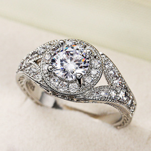 Anello Elegante da Donna con Taglio Rotondo Scintillante, Gioiello Regolabile in Lega, Stile di Fidanzamento - Product Image 2