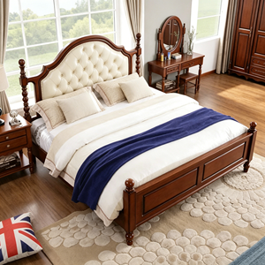 Base de Cama Tapizada Tradicional Tamaño Queen con Cabecera de Cuero Sintético y Postes de Madera - Product Image 3