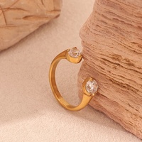 Bague Manchette Ajustable en Acier Inoxydable Plaqué Or avec Double Zircon Cubique, Tendance et Chic, Idéale comme Cadeau, Bijou de Mode pour Femme