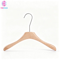 Porte-cintres en bois à prix d'usine, support portable Sabitan Ng Amerikana, gain de place pratique, personnalisable pour magasin de vêtements