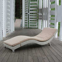 Chaise inclinable tissée en rotin moderne pour l'extérieur Ensemble durable et élégant pour piscine, plage, parc, villa, loisirs, utilisation en plein air