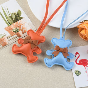 Grensoverschrijdende Kleine Beer Hanger Met Boog, Berentas Charme, Dierensleutelkoord Accessoire, Lederen Auto Sleutelhanger - Product Image 3