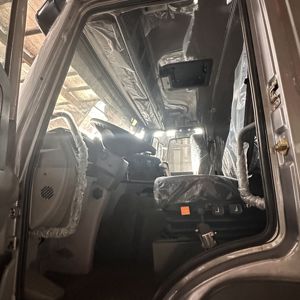 Camion à benne basculante HOWO 6X4 12 roues, diesel Euro 3, conduite à gauche, neuf, avec 371/375/420 chevaux et moteurs remanufacturés à 95% neufs - Product Image 4