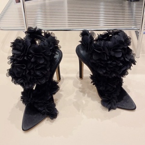 Sandalias de tacón de aguja con tiras cruzadas florales para mujer, de bajo precio, con diseño de flores, punta redonda abierta y cordones envolventes. - Product Image 4