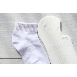 Chaussettes courtes respirantes antidérapantes et invisibles pour hommes avec design de talon en silicone à 90 degrés breveté - Product Image 3