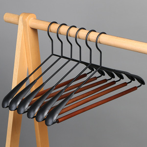 <span class=keywords><strong>Cintre</strong></span> en métal <span class=keywords><strong>noir</strong></span> mat, robuste et antidérapant, de luxe, pour hôtel et dressing - Product Image 5