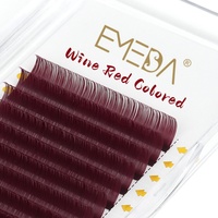 Extensions de cils classiques EMEDA en velours mat couleur marron-rouge, effet rouge bordeaux profond, plateaux d'extensions de cils volumineux