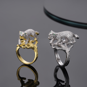 Bague Panthère de Luxe Plaqué Or 18K, Entièrement Pavée de Zircons Cubiques, Yeux d'Émeraude, Bijou Animalier Tendance - Product Image 3