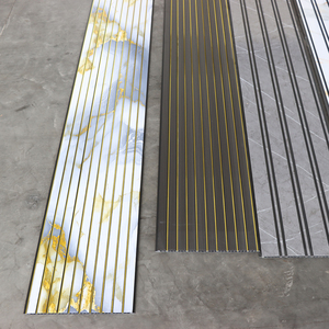 Panneaux muraux en PVC ignifuge, plastique noir, panneaux muraux intérieurs en bois, revêtement mural et de plafond en PVC imperméable, panneau de revêtement - Product Image 1