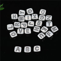 Perles métalliques lâches de haute qualité plaquées couleur rhodium, avec lettre initiale A-Z sertie de zirconiums cubiques, trou de 4,7 mm, pour la fabrication de colliers et bracelets