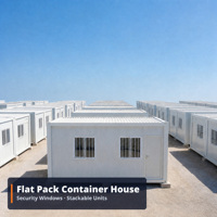Maison conteneur démontable 20 pieds, cabines modulaires préfabriquées portables avec fenêtres à grille de sécurité, cadres en acier empilables pour camps de chantier