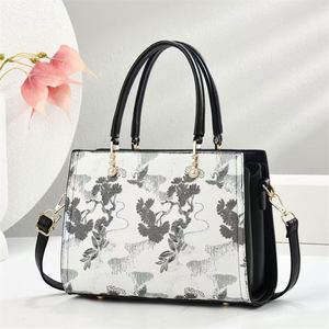 Women's Gift Hot Sale PU Shoulder Crossbody Bag Waterproof Leather Handbags - Product Image 6