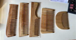 Peines de cuerno tallados a mano con texto medieval, ideales para tiendas de accesorios para el cabello - Product Image 3