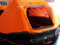 Rafts de sauvetage gonflables auto-redressants Solas en caoutchouc avec matériau imperméable pour 100 personnes, certifiés CCS