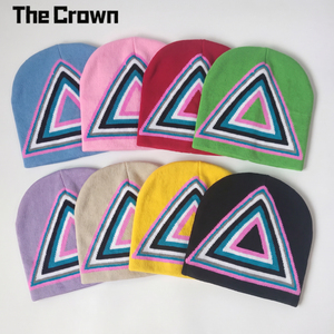 Vente en gros de bonnets en tricot jacquard personnalisés de haute qualité, motif triangulaire, streetwear Y2K, noir, chaud pour l'hiver, unisexe - Product Image 3