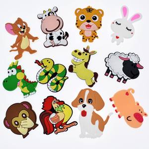 Aimant de réfrigérateur en caoutchouc souple PVC personnalisé en gros, souvenir de dessin animé - Product Image 5