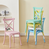 Chaise en plastique ergonomique moderne à dossier croisé, empilable, en PP, pour restaurant, mariage, événement