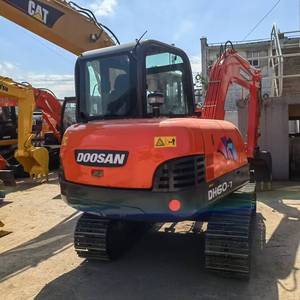 รถขุดขนาดเล็ก 6 ตัน รุ่น DH60 DX60 ยี่ห้อ Doosan DH60-7 รถขุดตีนตะขาบมือสอง สำหรับงานก่อสร้างในพื้นที่แคบ - Product Image 3