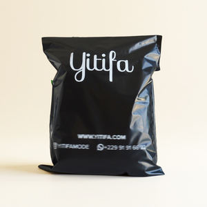 Envelopes Impermeáveis para Envio de Calçados com Selagem Personalizada em Embalagem Preta Fosca - Product Image 1