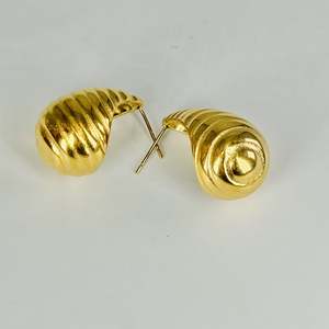 ต่างหูแฟชั่นแบบติดหู สแตนเลส 316L ชุบทอง PVD ทนทาน เป็นมิตรต่อสิ่งแวดล้อม - Product Image 1