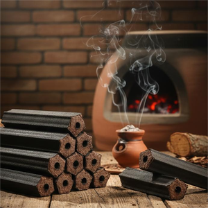 Las briquetas ecológicas Pini Kay favorecen una combustión limpia y caliente, ideales para calefacción con energía renovable y asados prolongados. - Product Image 1