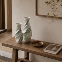 Vase en céramique torsadé abstrait artistique émaillé fait main, décoration de table, décoration d'intérieur de luxe, en stock, personnalisation disponible