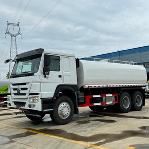 Camion citerne à eau diesel Howo de 20 tonnes 6x4 Camion à eau potable de 5000 gallons Grand camion de nettoyage routier de 20 000 litres - Product Image 3